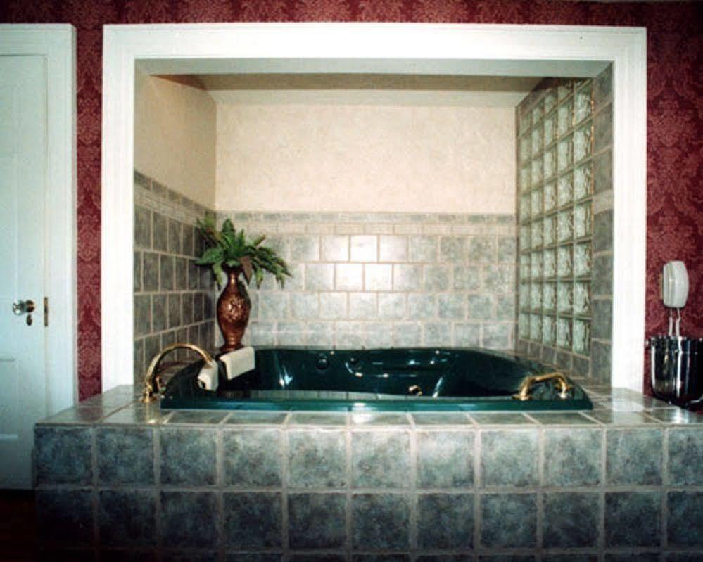 Julias Bed And Breakfast Hubbard Екстер'єр фото